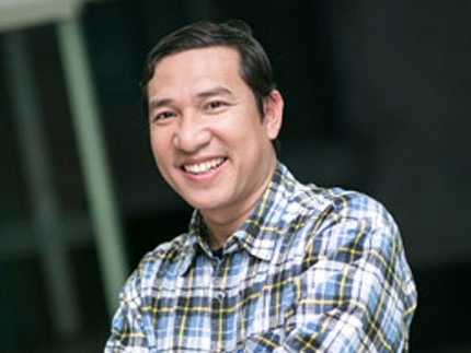 Nghe si hai Quang Thang va nhung buoc di cham rai, vung vang hinh anh