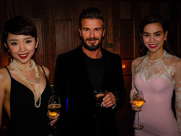 Gu thoi trang cua Ha Ho - Toc Tien 2 lan gap David Beckham hinh anh