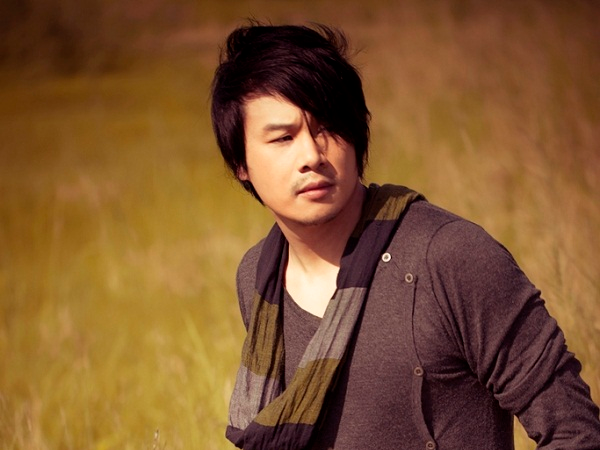 Thanh Bui hat ca khuc Help hinh anh