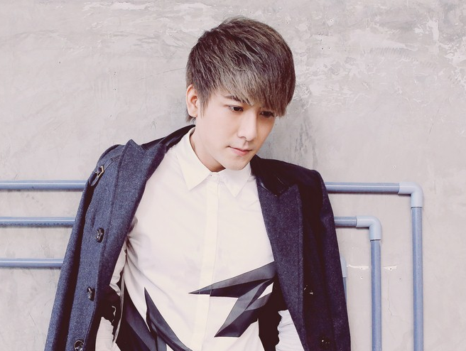 Huy Nam (La Thang) tung ca khuc solo hinh anh