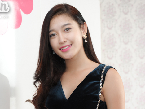 Kham pha bo suu tap phu kien cua A hau Huyen My hinh anh