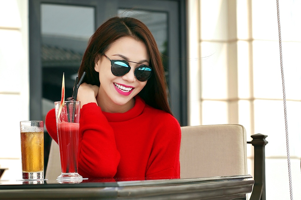 Tra Ngoc Hang noi bat voi dam len do ruc hinh anh