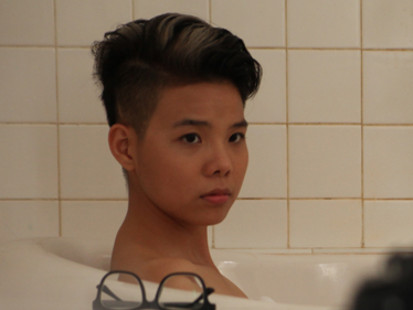 Vu Cat Tuong ban nude trong MV moi hinh anh