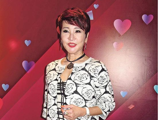 Me Ta Dinh Phong noi doa truoc tin don Vuong Phi mang bau hinh anh