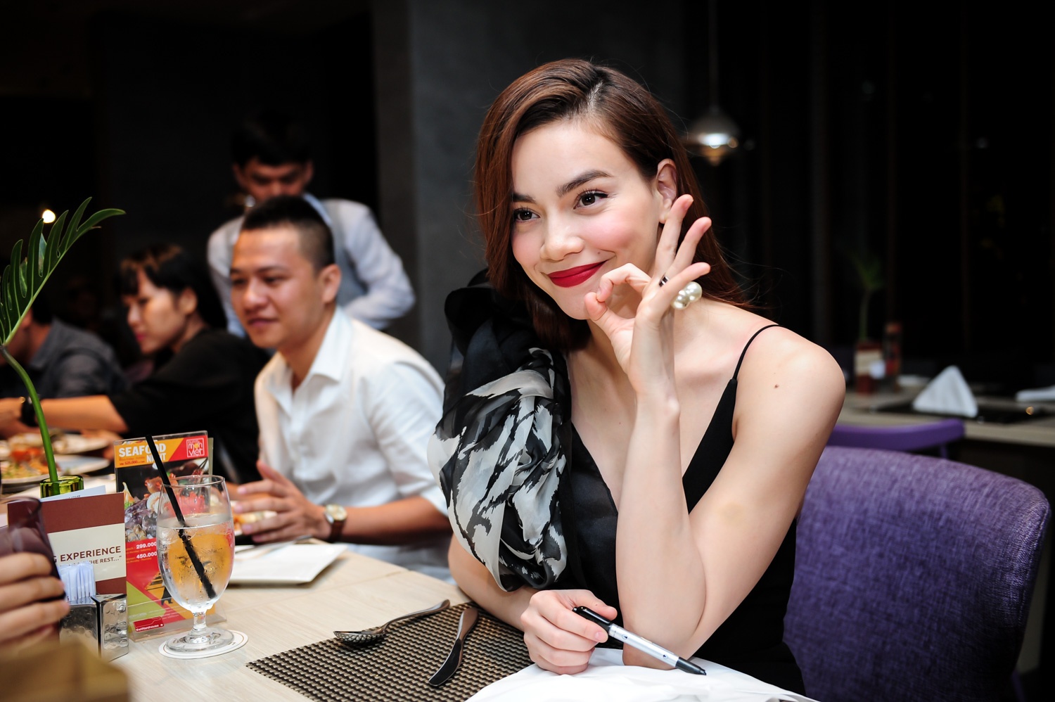 Ho Ngoc Ha tuoi cuoi giua 'bao tin don' hinh anh