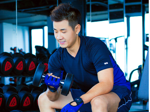Nguyen Khang tich cuc tap gym de lam MC 'Khong gioi han' hinh anh