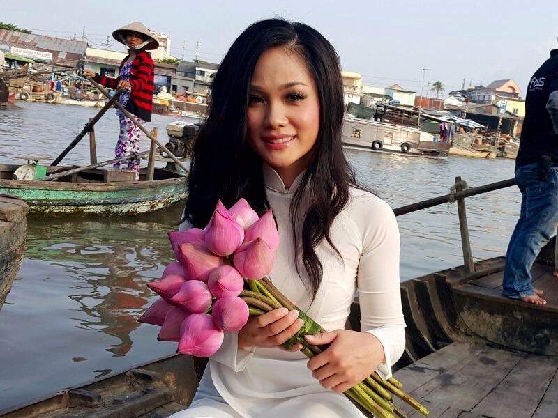 Nu ca si hai ngoai cho ra MV 'Toi la nguoi Viet Nam' hinh anh