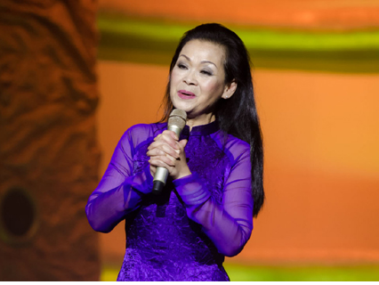 Bong hong cai ao - Khanh Ly hinh anh