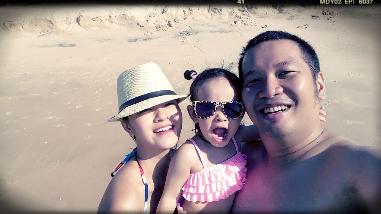 Thời gian đó, Quỳnh Anh phải tạm ngưng sự nghiệp ca hát. May mắn là khối u lành tính. Sau khi được mổ, sức khỏe của nữ ca sĩ bình phục. Hiện tại, cô có cuộc sống hạnh phúc bên chồng và con gái.