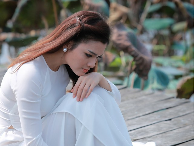 Pham Phuong Thao hat 'Trang sang mot minh' hinh anh