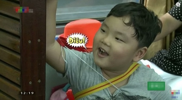 Con trai Xuan Bac hat 'Nam lay tay anh' hinh anh