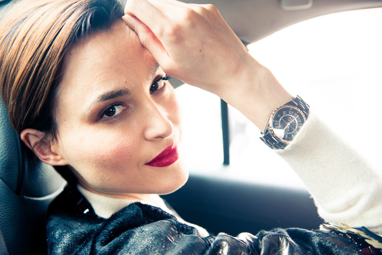 Loan Chabanol mang vẻ đẹp hài hòa pha trộn 4 dòng máu Việt Nam, Pháp, Ý và Đức.  Cô bắt đầu sự nghiệp trên sàn diễn năm 16 tuổi sau khi tham gia cuộc thi Elite Model Look.