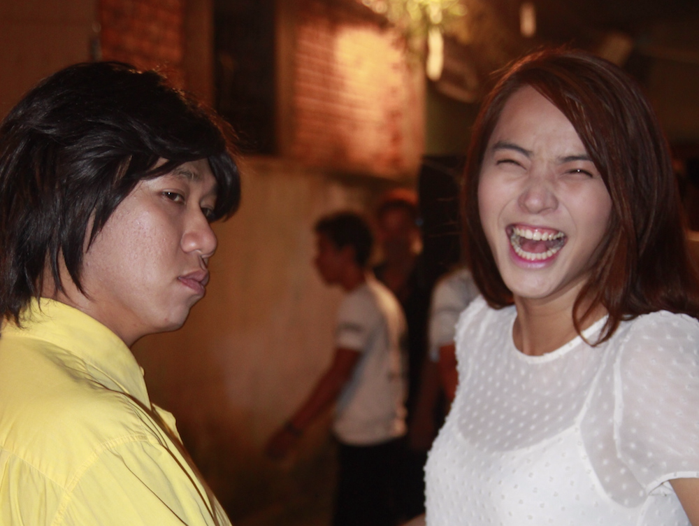 Hai Bang bat cuoi khi hon Anh Duc hinh anh