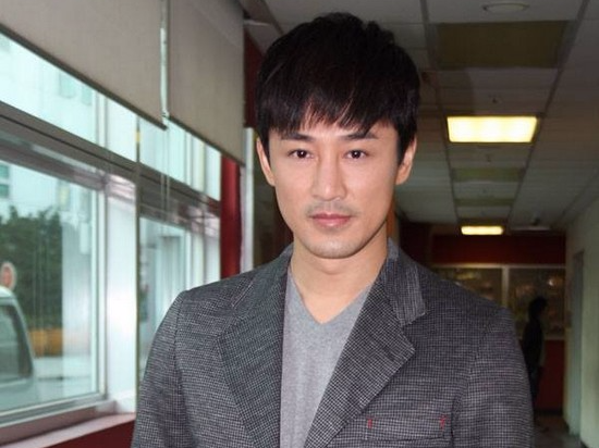 Nhung tru cot TVB dut ao ra di gan day hinh anh