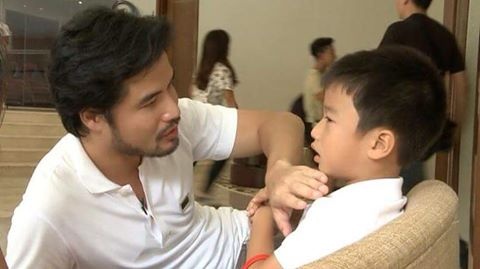 Totti bat khoc khi trai nghiem thu thach voi may phat hien noi doi hinh anh