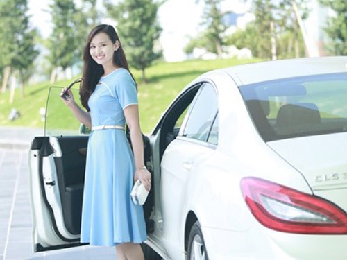 Sao Viet duoc ban doi tang nha, xe hoi hinh anh