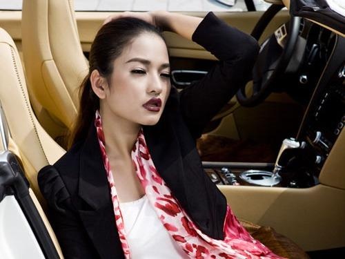 Cuu nguoi mau Thuy Hang khoc thet vi bi dao dien choi ac hinh anh