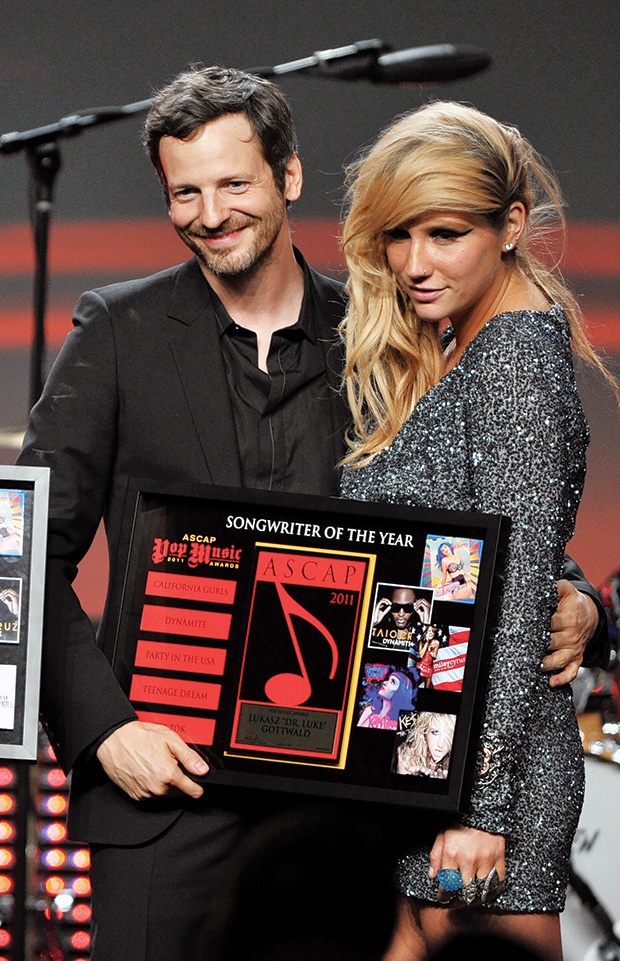 kelly clarkson, kesha, dr luke ảnh 2 kelly clarkson, kesha, dr luke anh 2