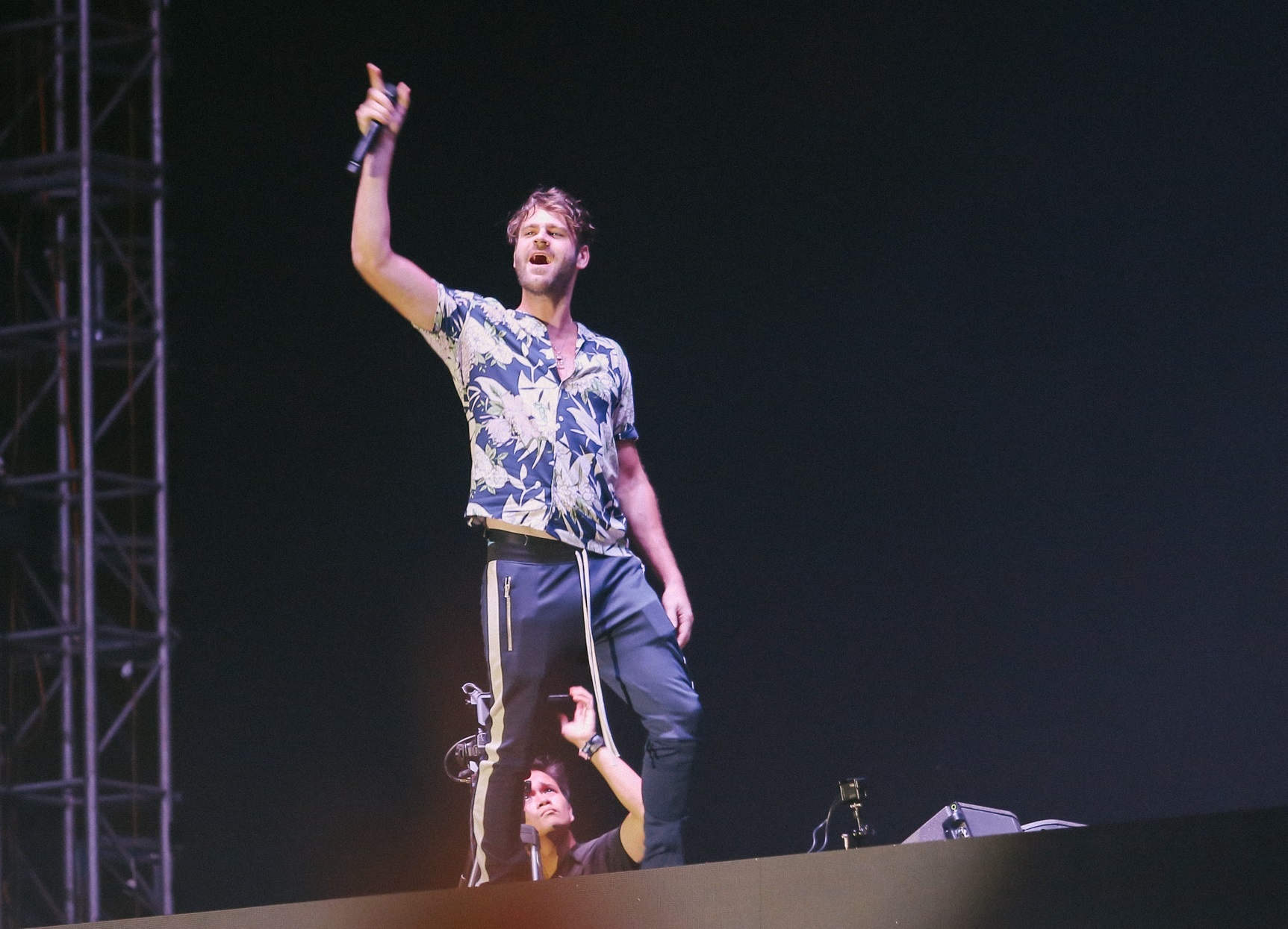 The Chainsmokers phan ung truoc su co am thanh hon 1 phut (tu 3:37) hinh anh