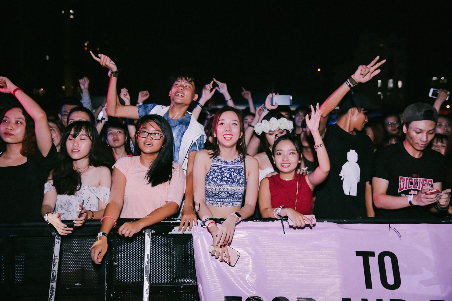 thuy duong cao thien trang nhay nhot trong dem nhac chainsmokers anh 7