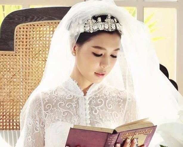 Co dau cua BTV Quang Minh la nha van xinh dep viet chuyen tinh hinh anh