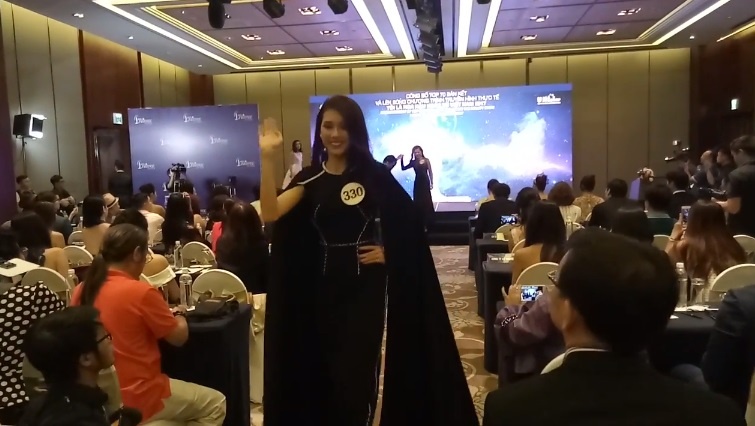 Top 70 catwalk trong buoi hop bao 29/9 - Man khoe sac an tuong hinh anh