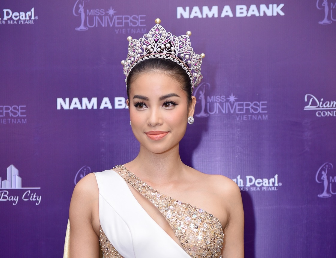 Dai dien Hoa hau Hoan vu 2017 khang dinh Pham Huong khong den tre hinh anh