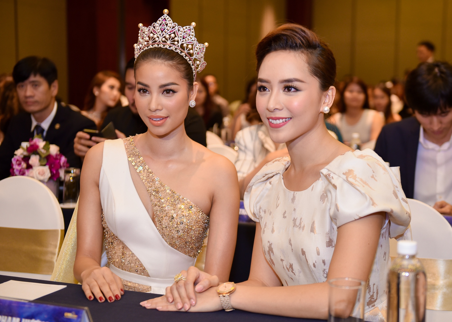 hoa hau hoan vu viet nam 2017,  pham huong,  di muon,  giam khao,  vo hoang yen anh 5