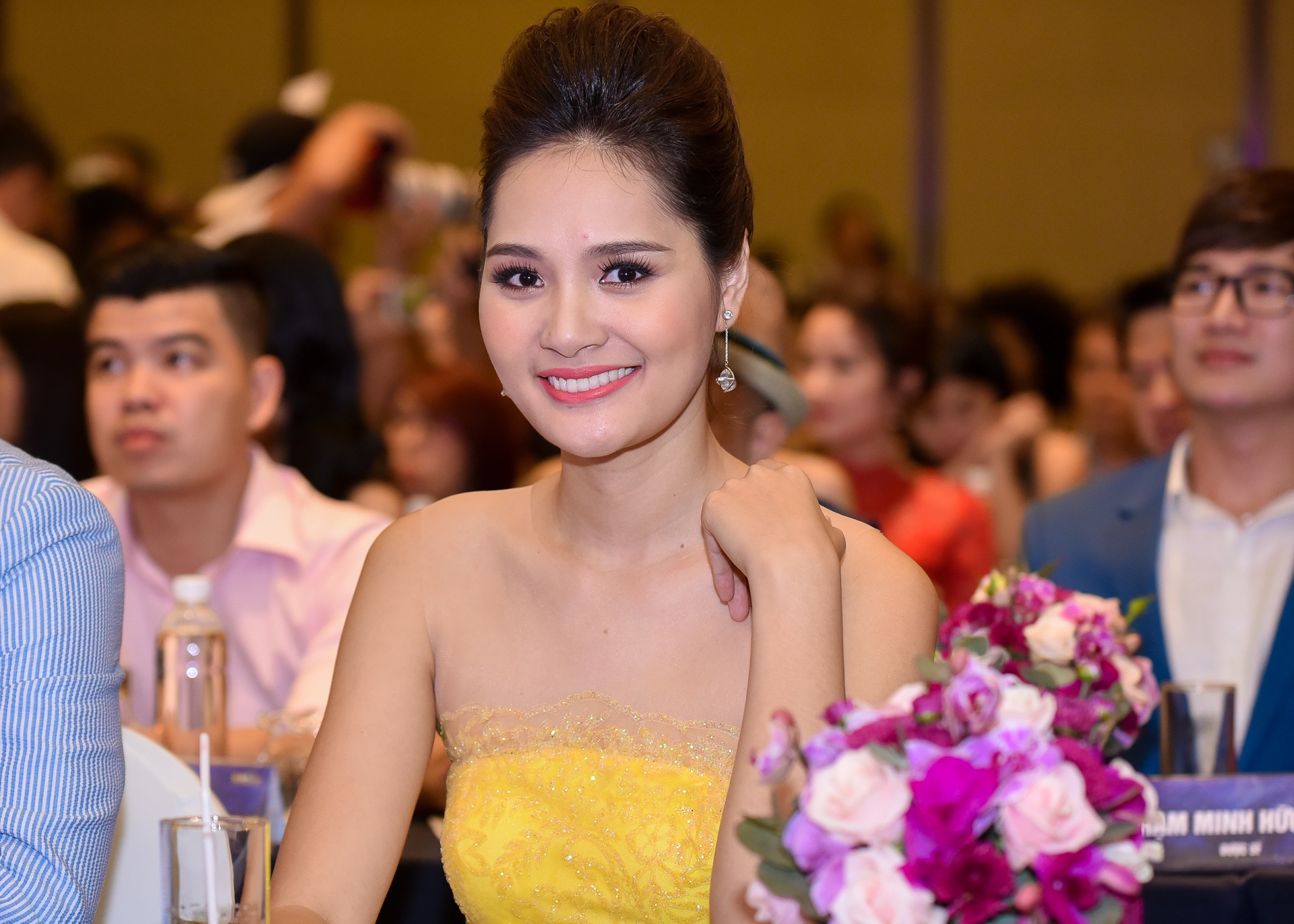 hoa hau hoan vu viet nam 2017,  pham huong,  di muon,  giam khao,  vo hoang yen anh 8