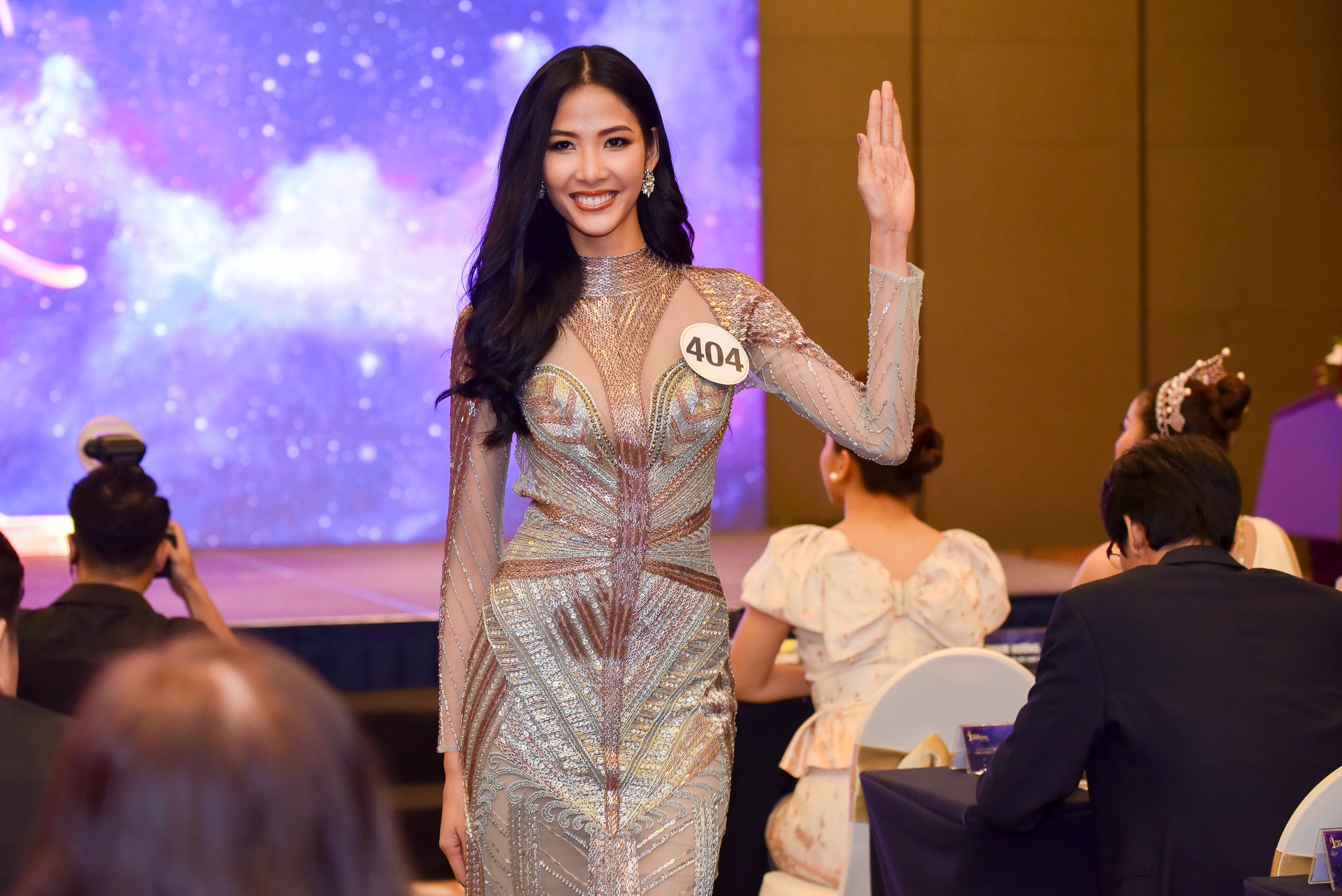 hoa hau hoan vu viet nam 2017,  top 70,  truyen hinh thuc te,  pham huong,  hoang thuy anh 1