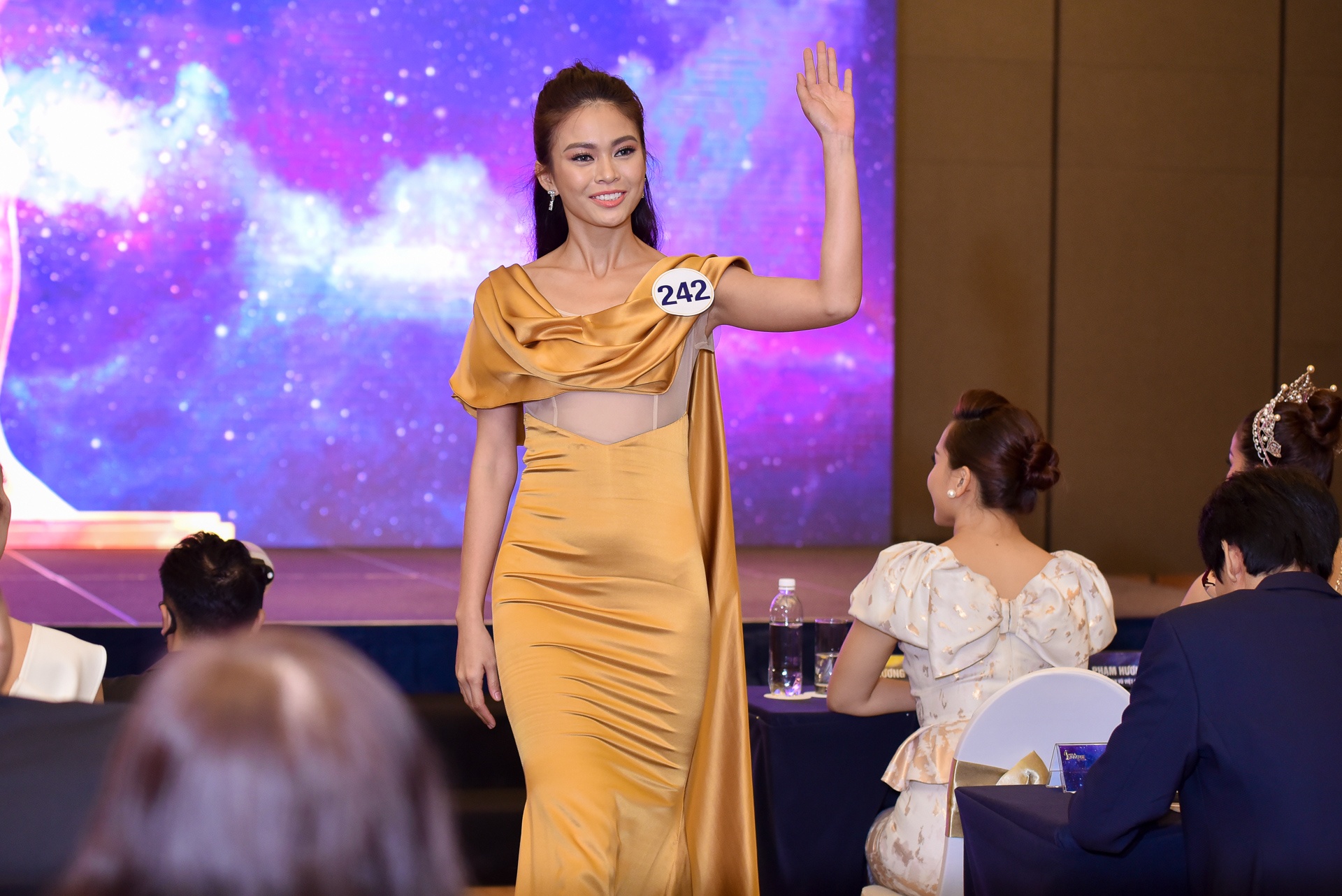 hoa hau hoan vu viet nam 2017,  top 70,  truyen hinh thuc te,  pham huong,  hoang thuy anh 3