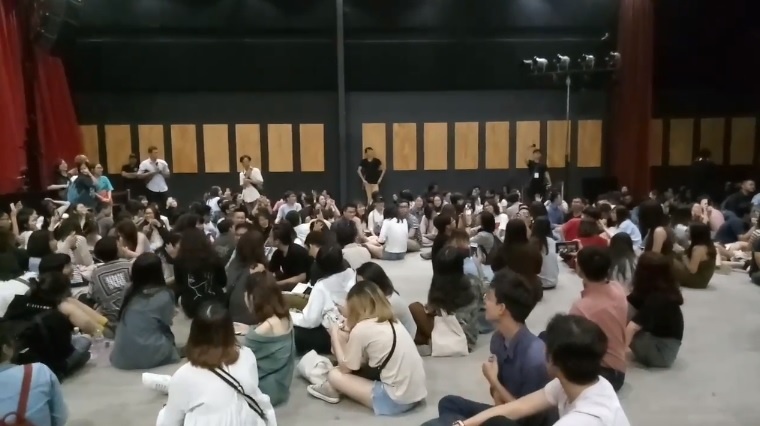 Hang tram khan gia ngoi lai hat 