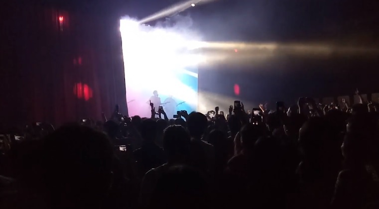 Phan mo man an tuong cua show voi man guitar solo hon 5 phut hinh anh