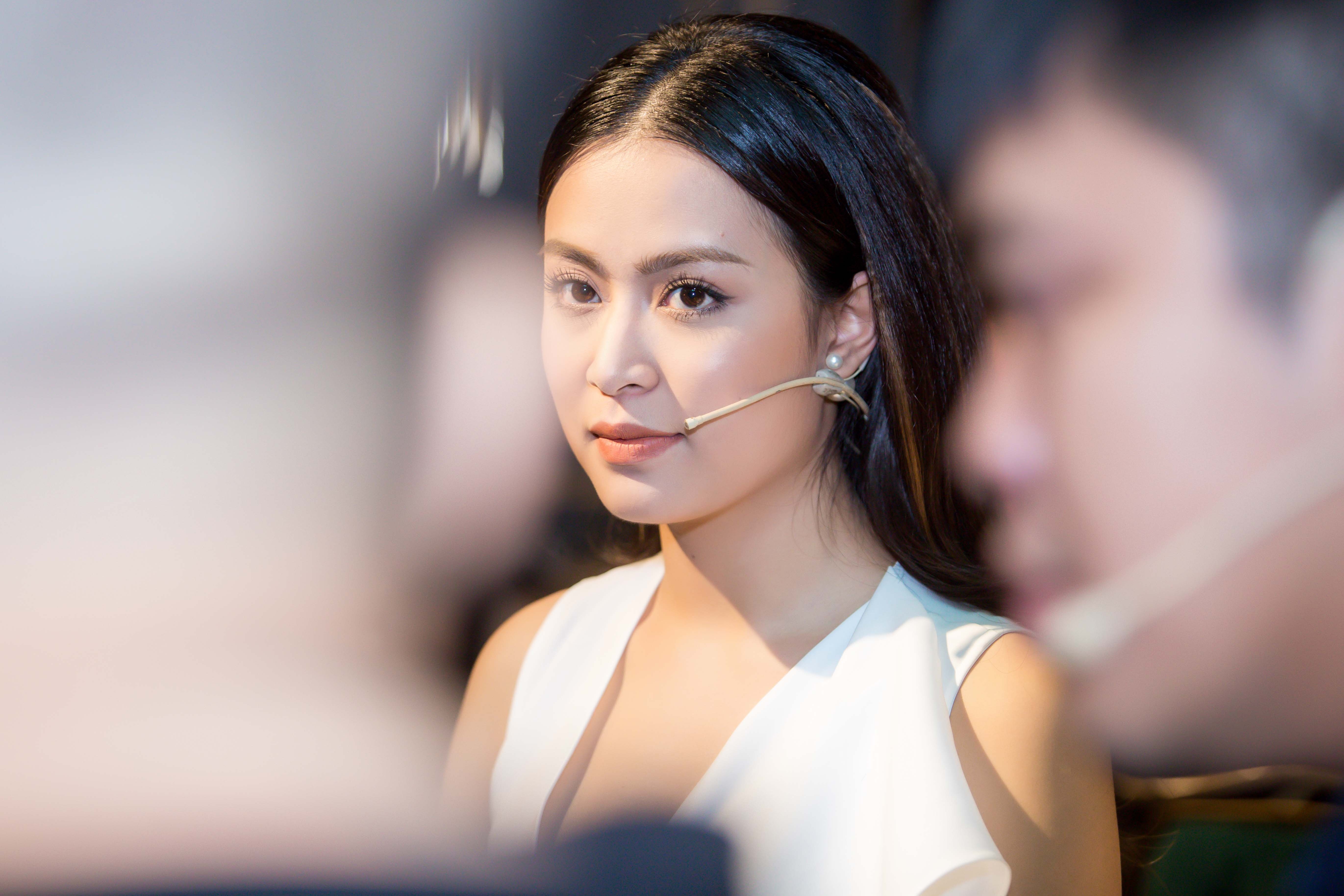 Hoàng Thùy Linh xin lỗi Vàng Anh ảnh 1 Hoang Thuy Linh xin loi Vang Anh anh 1