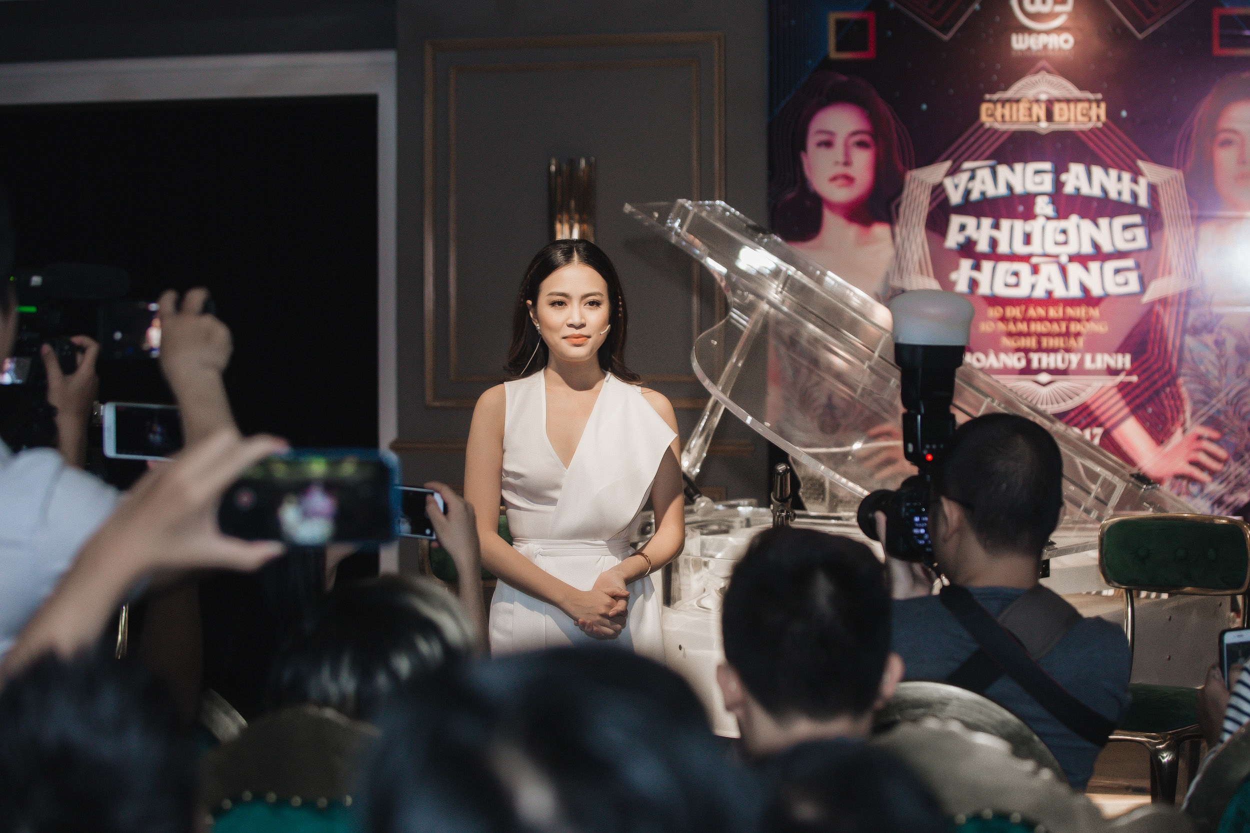 hoàng thùy linh, tự truyện, vàng anh phượng hoàng, nhà báo trần minh, bình bồng bột ảnh 2 hoang thuy linh, tu truyen, vang anh phuong hoang, nha bao tran minh, binh bong bot anh 2