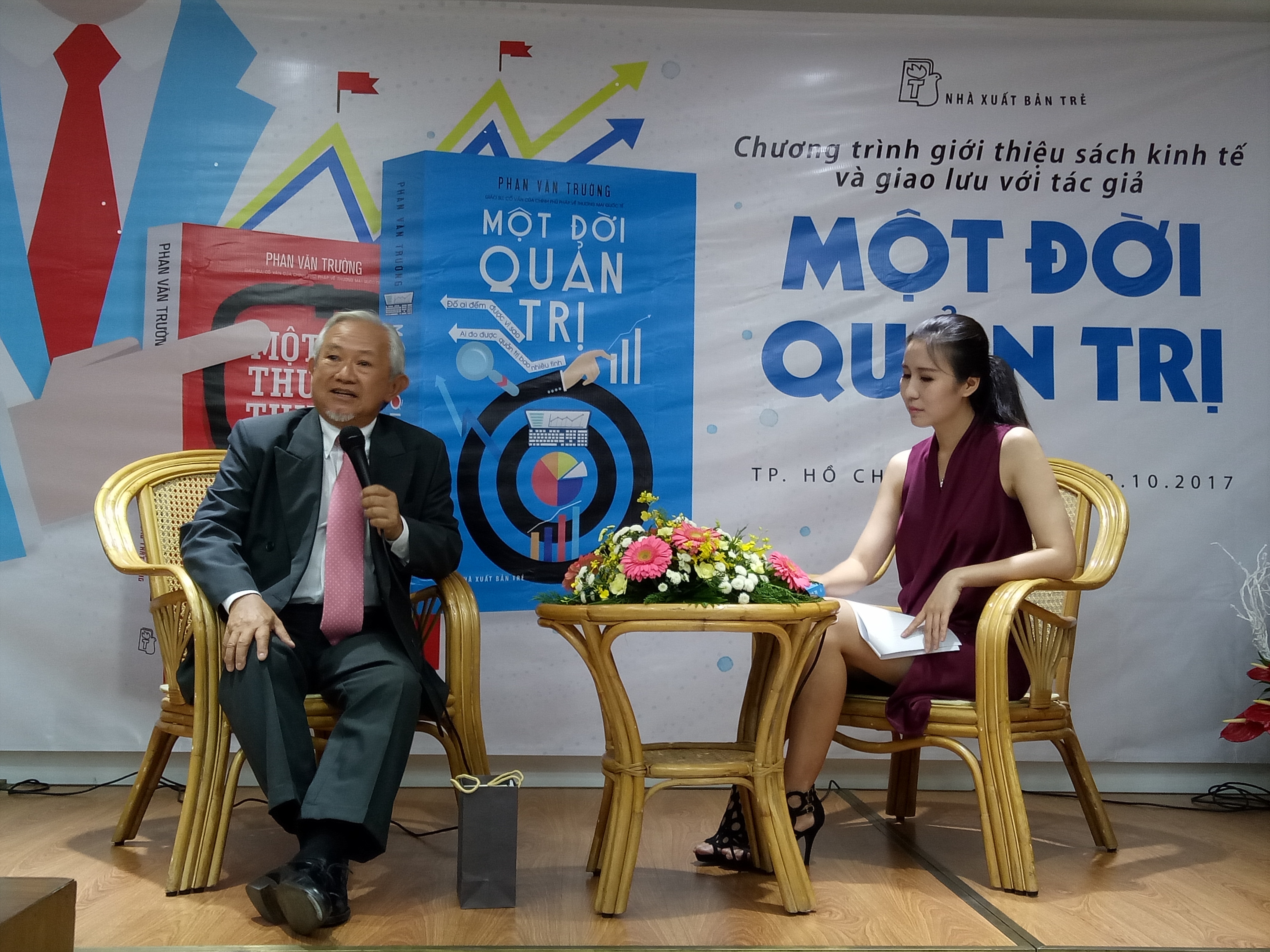 GS Phan Van Truong noi ve van de quan tri cua Vingroup, Viettel hinh anh