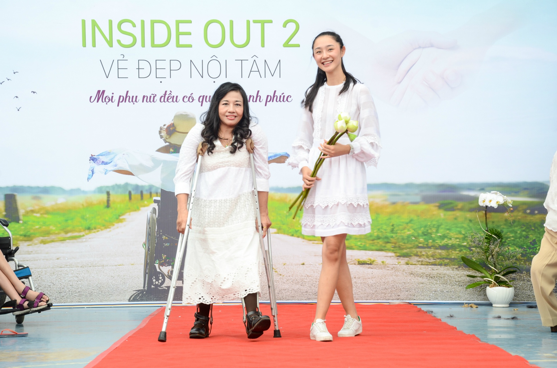 tra my next top catwalk cung mau khuyet tat anh 1