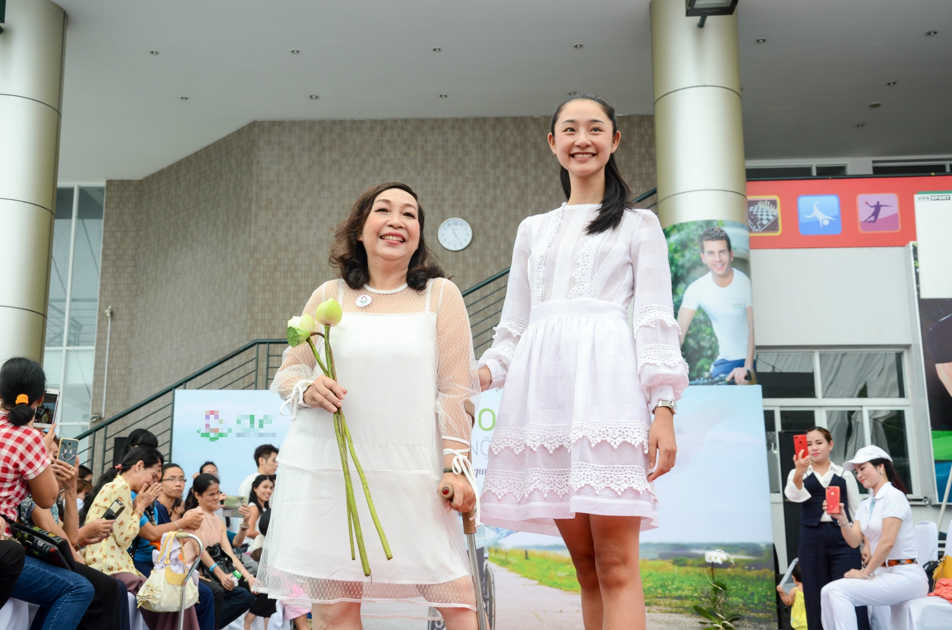 tra my next top catwalk cung mau khuyet tat anh 2