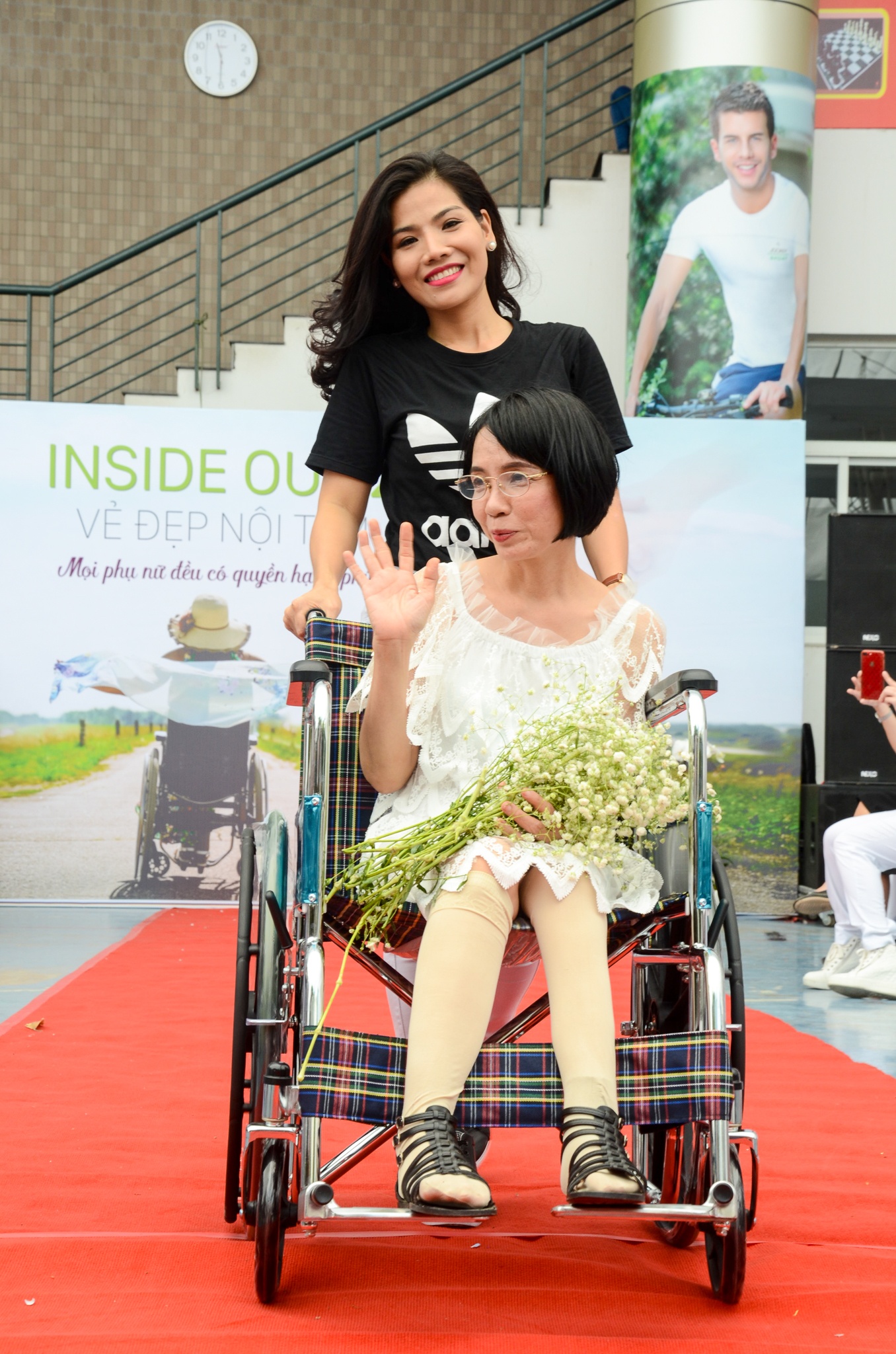 tra my next top catwalk cung mau khuyet tat anh 6