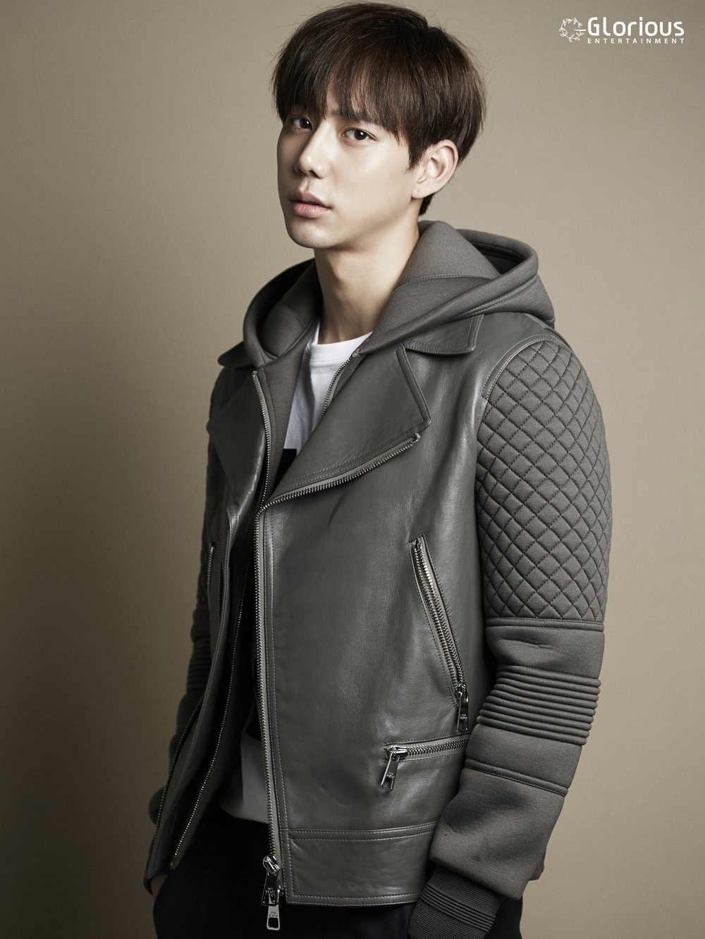 chi pu đóng mv mới với mỹ nam hàn quốc ảnh 3 chi pu dong mv moi voi my nam han quoc anh 3