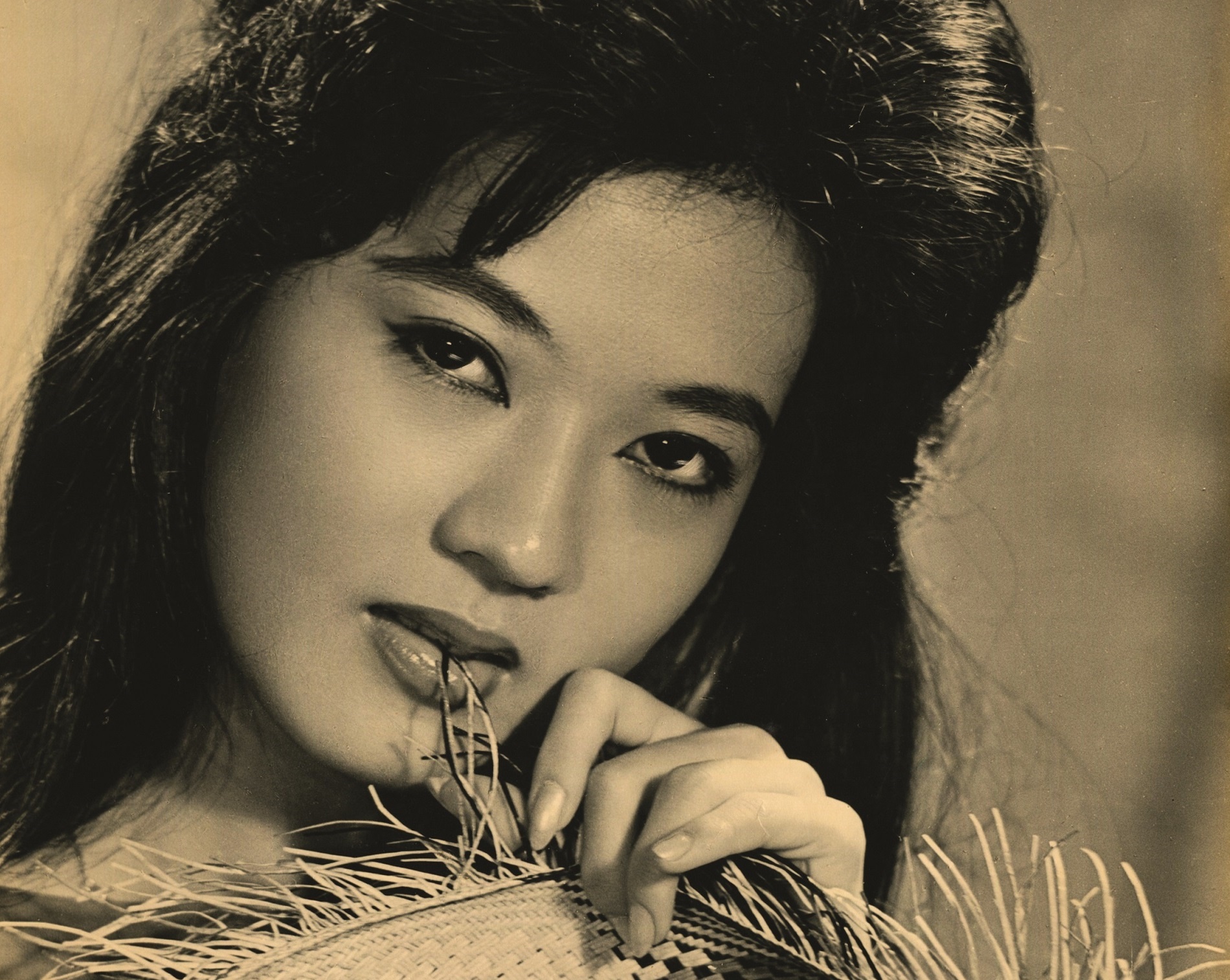 Thanh Nga, Tham Thuy Hang goi cam qua tay may Vien Kinh hinh anh