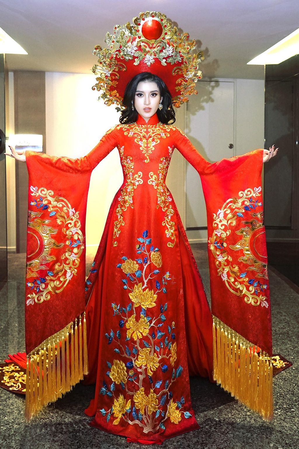 áo dài huyền my bị tố sao chép ảnh 2 ao dai huyen my bi to sao chep anh 2
