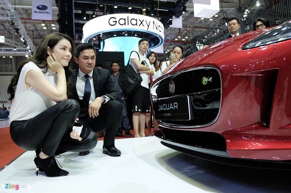 ninh duong lan ngoc mua sam bang samsung pay anh 1