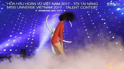 Thi sinh Hoa hau Hoan vu Viet Nam coi phang vay nhay boc lua hinh anh