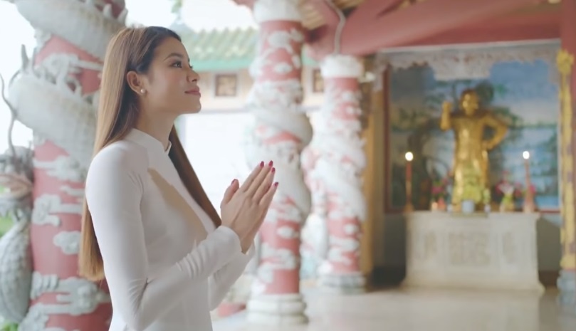 Pham Huong trong doan phim quang ba du lich Da Nang nhan APEC 2017 hinh anh