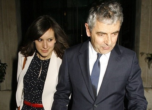 'Mr Bean' sap co con o tuoi 62 voi ban gai 33 tuoi hinh anh