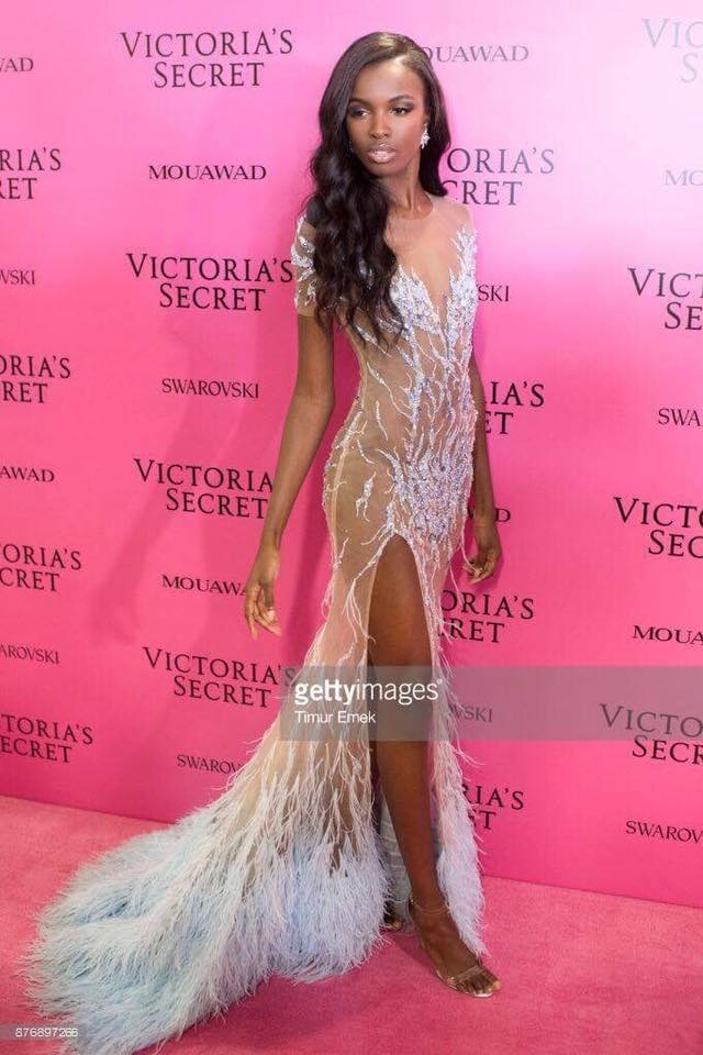 tLeomie Anderson mặc đầm lê thanh hòa ảnh 1 tLeomie Anderson mac dam le thanh hoa anh 1