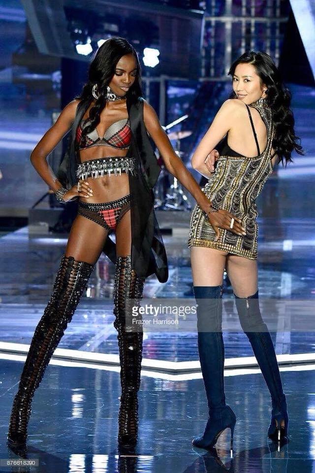 tLeomie Anderson mặc đầm lê thanh hòa ảnh 3 tLeomie Anderson mac dam le thanh hoa anh 3