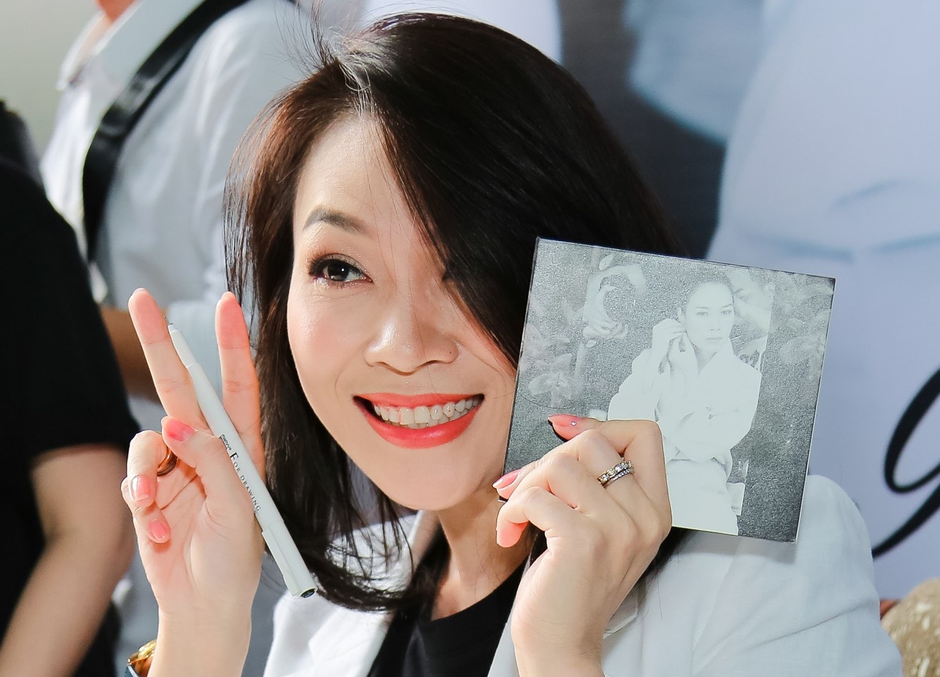 2.000 fan doi nang o pho di bo Nguyen Hue de duoc My Tam ky dia hinh anh