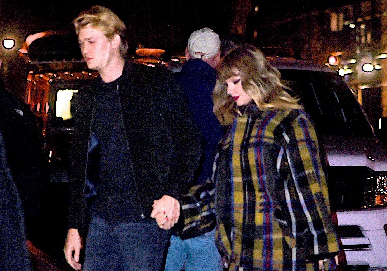 Taylor Swift lan dau cong khai nam tay ban trai kem 2 tuoi Joe Alwyn hinh anh